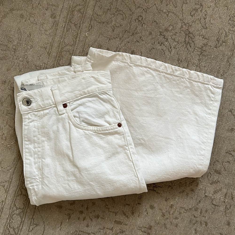 Zara Trute Wide leg white Jean size 2